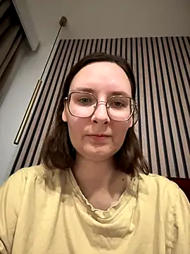 Snapshot of The_Snowwhitee chatting on 11-12-25, 09:03 The Snowwhitee online show from 11-12-25, 09:03