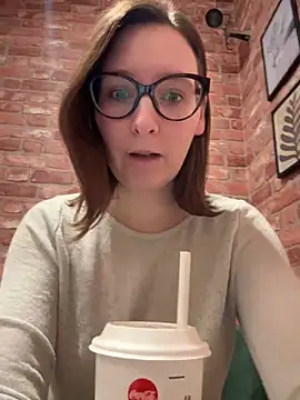 Snapshot of The_Snowwhitee chatting on 12-14-25, 09:14 The Snowwhitee online show from 12-14-25, 09:14