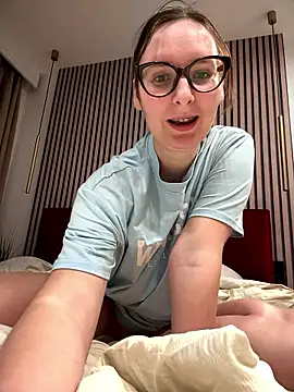 Snapshot of The_Snowwhitee chatting on 01-10-26, 03:58 The Snowwhitee online show from 01-10-26, 03:58