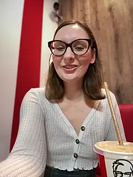 Snapshot of The_Snowwhitee chatting on 02-11-26, 07:19 The Snowwhitee online show from 02-11-26, 07:19