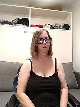 SweetandNaughty1 online show from 06-11-26, 04:10