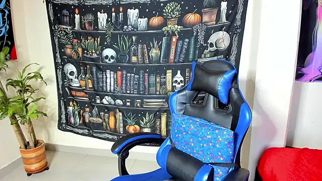 Snapshot of sally10_35 chatting on 10-12-25, 10:31 sally10 35 online show from 10-12-25, 10:31