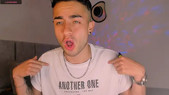 Snapshot of aydan_hw chatting on 12-12-24, 02:04 aydan hw online show from 12-12-24, 02:04