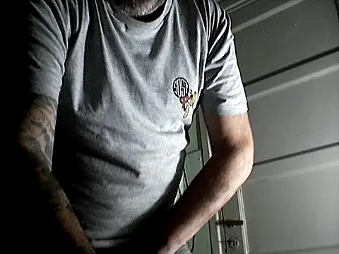 Snapshot of Reload_033 chatting on 05-26-26, 03:35 Reload 033 online show from 05-26-26, 03:35