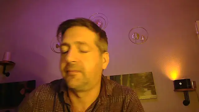 Snapshot of matrikes1 chatting on 12-15-24, 04:37 matrikes1 online show from 12-15-24, 04:37