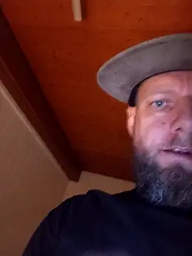 Snapshot of Kw8585kw chatting on 11-27-25, 08:33 Kw8585kw online show from 11-27-25, 08:33