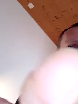 Snapshot of Kw8585kw chatting on 02-14-26, 03:31 Kw8585kw online show from 02-14-26, 03:31