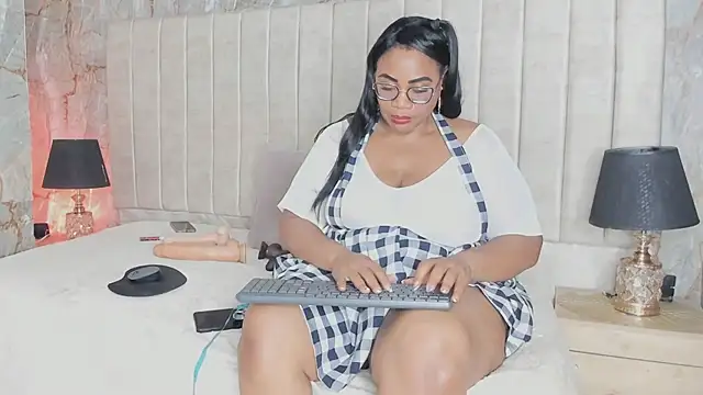 Snapshot of AranzaLatinBlacks chatting on 02-19-25, 03:05 AranzaLatinBlacks online show from 02-19-25, 03:05