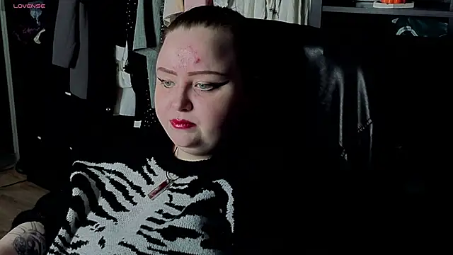 Snapshot of EMMA__CONNOR chatting on 10-31-25, 08:54 EMMA CONNOR online show from 10-31-25, 08:54