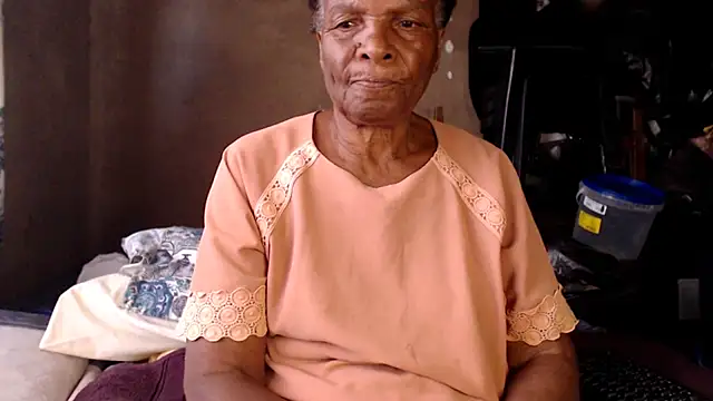 Snapshot of NaughtyGranny chatting on 11-26-25, 01:56 NaughtyGranny online show from 11-26-25, 01:56