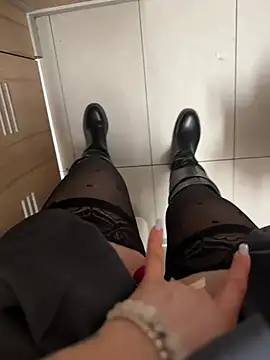 Wet  Bunny online show from 03-01-25, 09:40