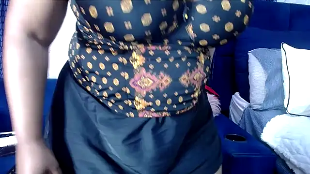 Snapshot of crystalbxx chatting on 11-24-25, 07:13 crystalbxx online show from 11-24-25, 07:13