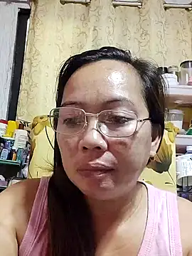 Snapshot of asianwet4u chatting on 02-04-25, 12:40 asianwet4u online show from 02-04-25, 12:40