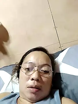 Snapshot of asianwet4u chatting on 02-15-25, 12:43 asianwet4u online show from 02-15-25, 12:43