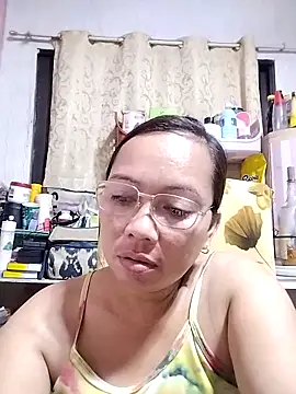Snapshot of asianwet4u chatting on 02-19-25, 01:28 asianwet4u online show from 02-19-25, 01:28