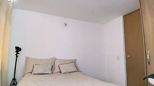 Snapshot of SARA_TS_FOX chatting on 03-01-26, 03:47 SARA TS FOX online show from 03-01-26, 03:47