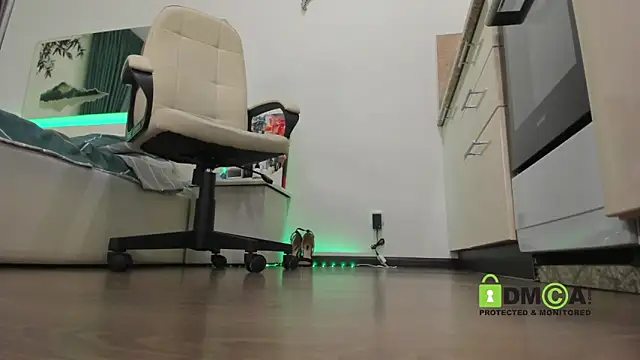 Snapshot of SonyaParadise chatting on 01-31-25, 12:28 SonyaParadise online show from 01-31-25, 12:28