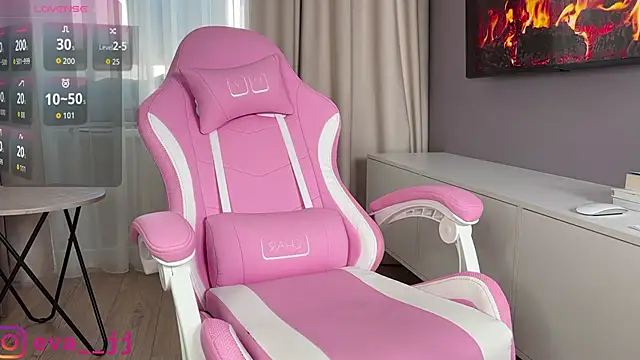 Snapshot of Eva_JJ chatting on 05-15-26, 01:45 Eva JJ online show from 05-15-26, 01:45