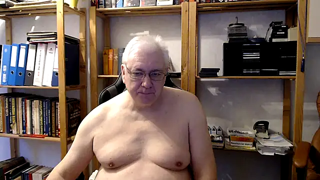 Snapshot of SchwanzhureXXL chatting on 01-07-25, 08:03 SchwanzhureXXL online show from 01-07-25, 08:03