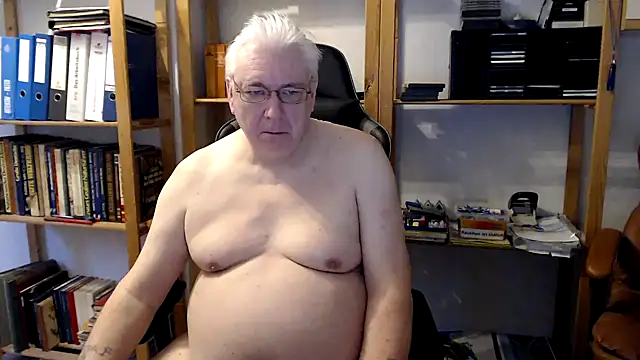 Snapshot of SchwanzhureXXL chatting on 02-15-25, 07:27 SchwanzhureXXL online show from 02-15-25, 07:27