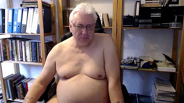 Snapshot of SchwanzhureXXL chatting on 03-13-26, 09:49 SchwanzhureXXL online show from 03-13-26, 09:49