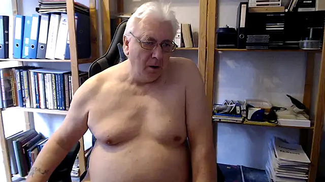 Snapshot of SchwanzhureXXL chatting on 03-25-26, 11:05 SchwanzhureXXL online show from 03-25-26, 11:05