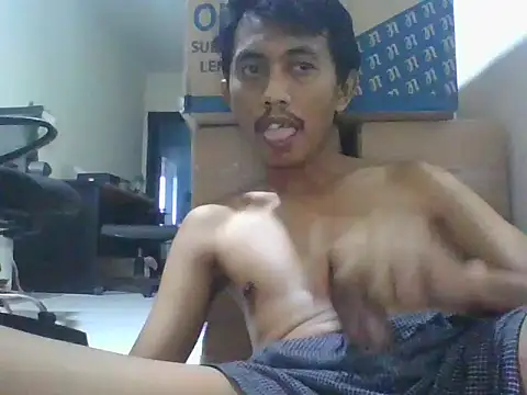 Snapshot of ditiya18 chatting on 01-19-25, 04:01 ditiya18 online show from 01-19-25, 04:01