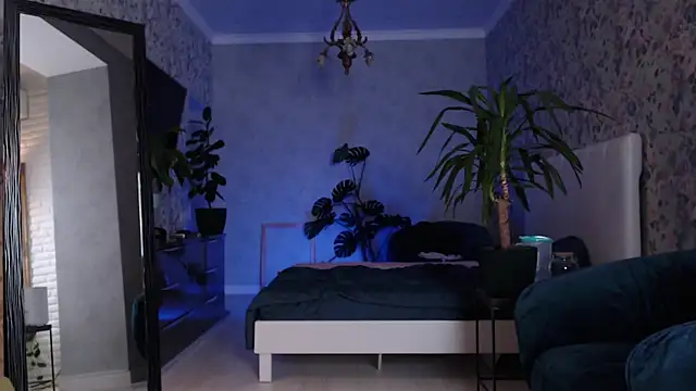 Snapshot of ClaraBendover chatting on 11-11-25, 08:31 ClaraBendover online show from 11-11-25, 08:31