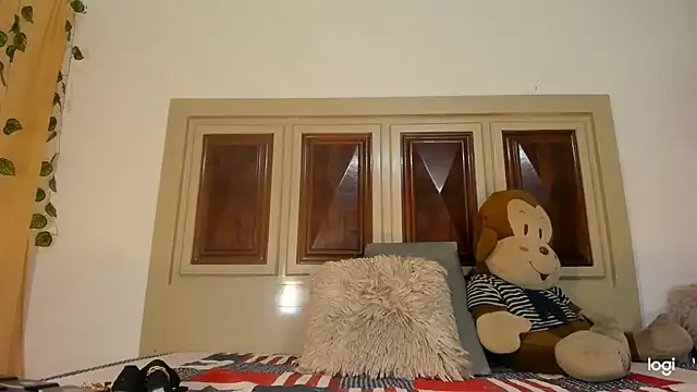 Snapshot of JessicaSloan chatting on 10-23-25, 01:43 JessicaSloan online show from 10-23-25, 01:43