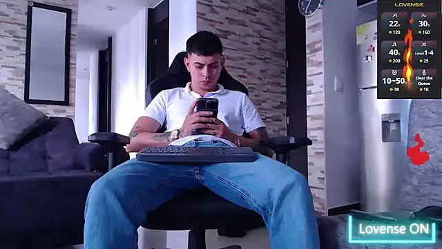 Snapshot of Lobito_xxxl chatting on 11-19-25, 07:25 Lobito xxxl online show from 11-19-25, 07:25