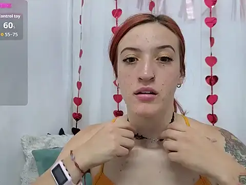 Snapshot of ninaa_fox chatting on 09-26-25, 04:44 ninaa fox online show from 09-26-25, 04:44
