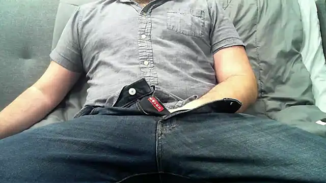 Snapshot of holeymoley25 chatting on 03-07-25, 10:32 holeymoley25 online show from 03-07-25, 10:32