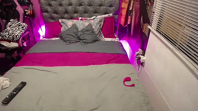 Snapshot of JEENEVIEVE chatting on 12-04-25, 06:16 JEENEVIEVE online show from 12-04-25, 06:16