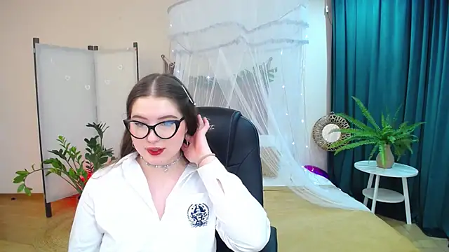 NicoleFoxery online show from 03-18-25, 09:32