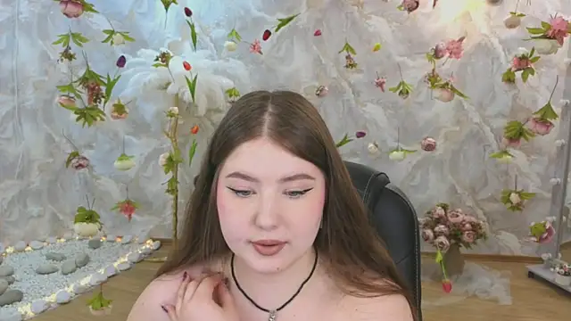 NicoleFoxery online show from 06-19-26, 06:45