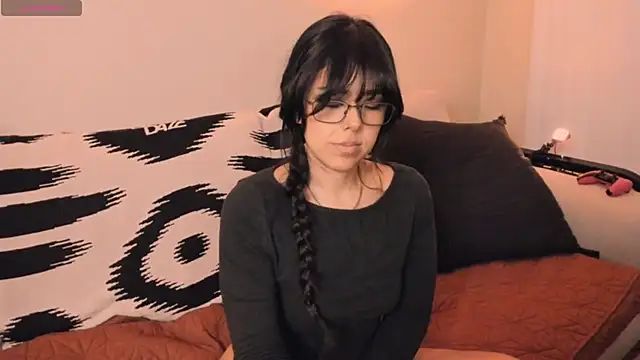 Snapshot of Evie-Luna chatting on 01-08-25, 01:11 Evie-Luna online show from 01-08-25, 01:11