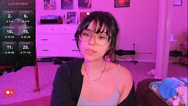 Snapshot of Evie-Luna chatting on 02-09-25, 03:43 Evie-Luna online show from 02-09-25, 03:43