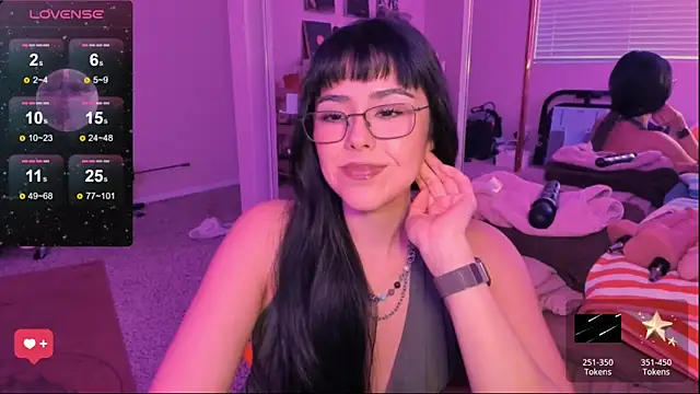 Snapshot of Evie-Luna chatting on 03-01-25, 01:32 Evie-Luna online show from 03-01-25, 01:32