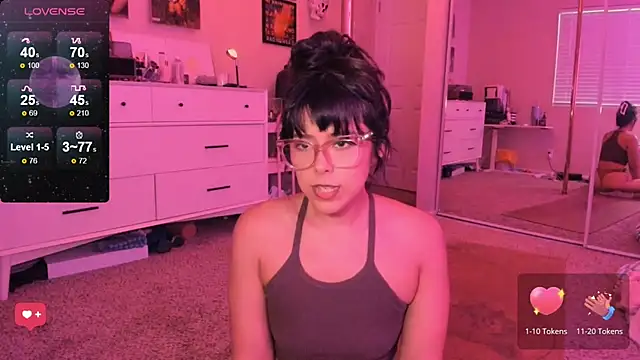 Snapshot of Evie-Luna chatting on 09-10-25, 02:00 Evie-Luna online show from 09-10-25, 02:00