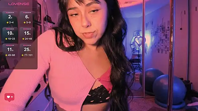 Snapshot of Evie-Luna chatting on 10-16-25, 01:28 Evie-Luna online show from 10-16-25, 01:28