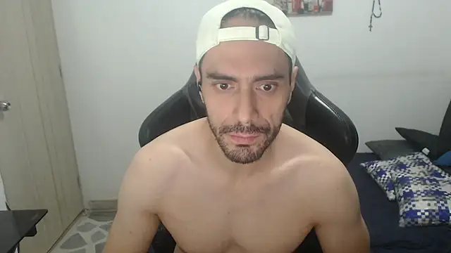 Snapshot of samuelgarcia_ chatting on 10-12-25, 11:09 samuelgarcia online show from 10-12-25, 11:09