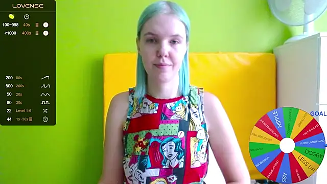 Snapshot of Ultra_Meow chatting on 10-28-25, 09:46 Ultra Meow online show from 10-28-25, 09:46