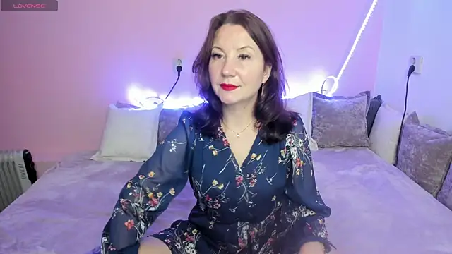 Snapshot of AliceeShy chatting on 12-17-25, 09:43 AliceeShy online show from 12-17-25, 09:43