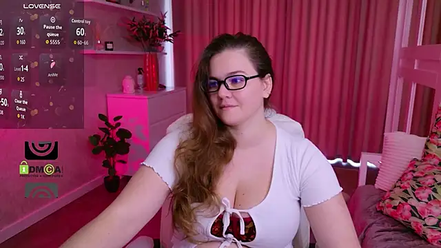 Snapshot of KellyKleine chatting on 06-18-26, 06:46 KellyKleine online show from 06-18-26, 06:46