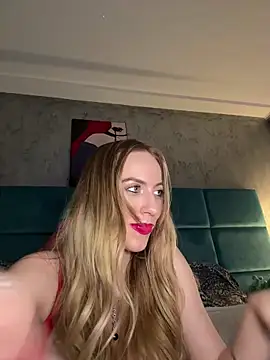 Snapshot of RockQueen_A chatting on 01-14-25, 05:01 RockQueen A online show from 01-14-25, 05:01