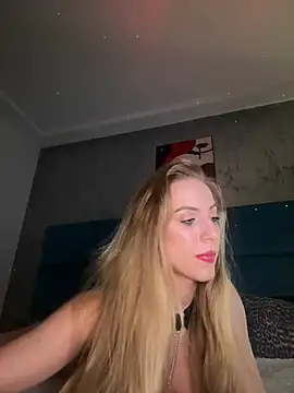 Snapshot of RockQueen_A chatting on 01-18-25, 05:20 RockQueen A online show from 01-18-25, 05:20