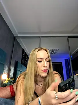 Snapshot of RockQueen_A chatting on 10-16-25, 04:08 RockQueen A online show from 10-16-25, 04:08