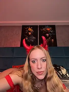 Snapshot of RockQueen_A chatting on 10-27-25, 05:22 RockQueen A online show from 10-27-25, 05:22