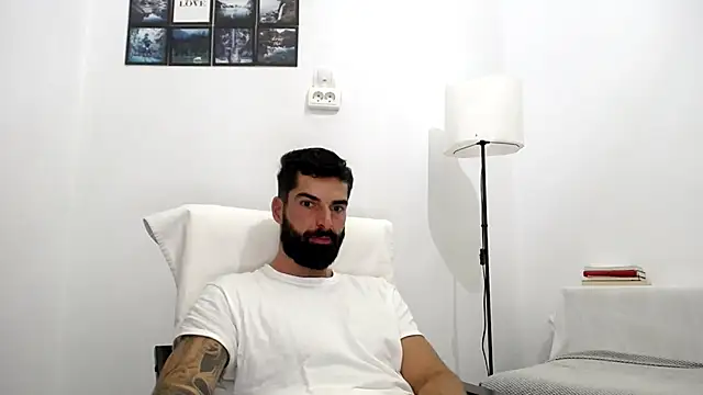 Snapshot of Verycutex chatting on 10-17-25, 05:32 Verycutex online show from 10-17-25, 05:32