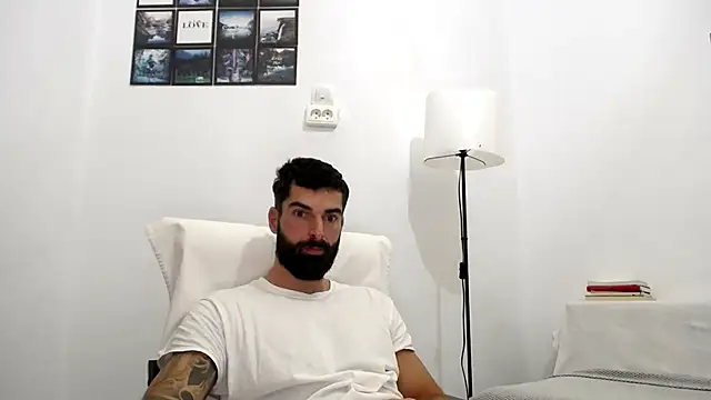 Snapshot of Verycutex chatting on 10-21-25, 05:30 Verycutex online show from 10-21-25, 05:30